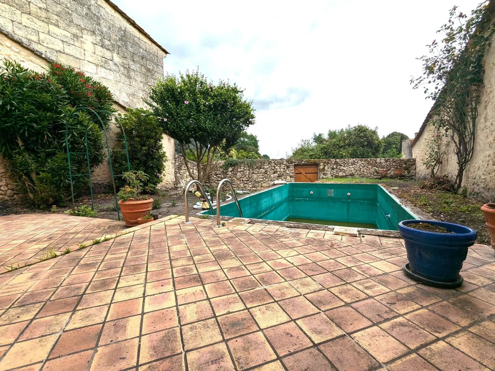 Vente maison de charme avec piscine et sauna à Rions, village médiéval 
