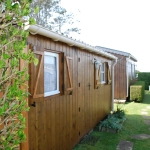 Chalets en bois avec vue sur la mer à Fécamp, parfaits pour un weekend détente
