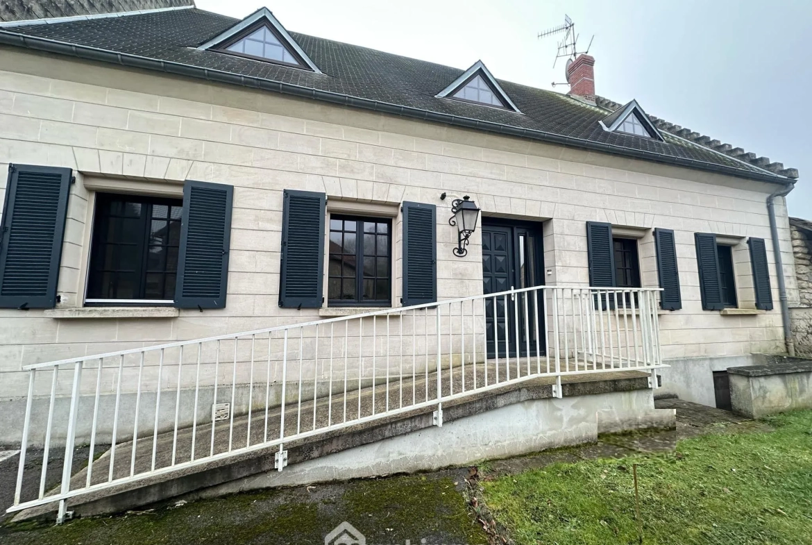 Maison de 187 m² à Bièvres avec 4 chambres, garage et cave - Confort et tranquillité 