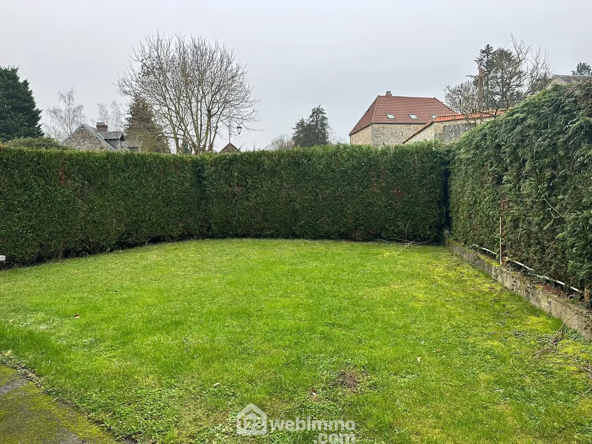 Maison de 187 m² à Bièvres avec 4 chambres, garage et cave - Confort et tranquillité 