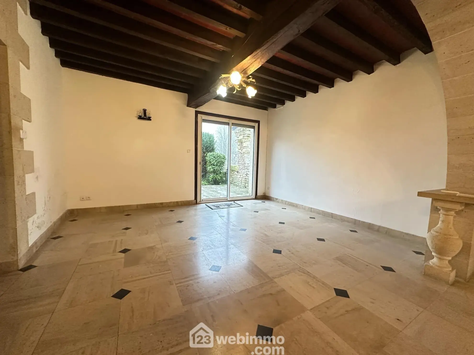 Maison de 187 m² à Bièvres avec 4 chambres, garage et cave - Confort et tranquillité 