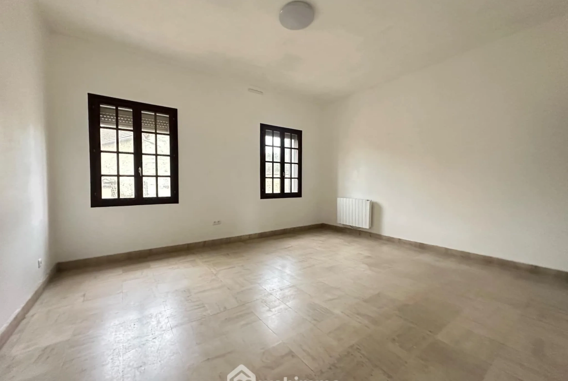 Maison de 187 m² à Bièvres avec 4 chambres, garage et cave - Confort et tranquillité 