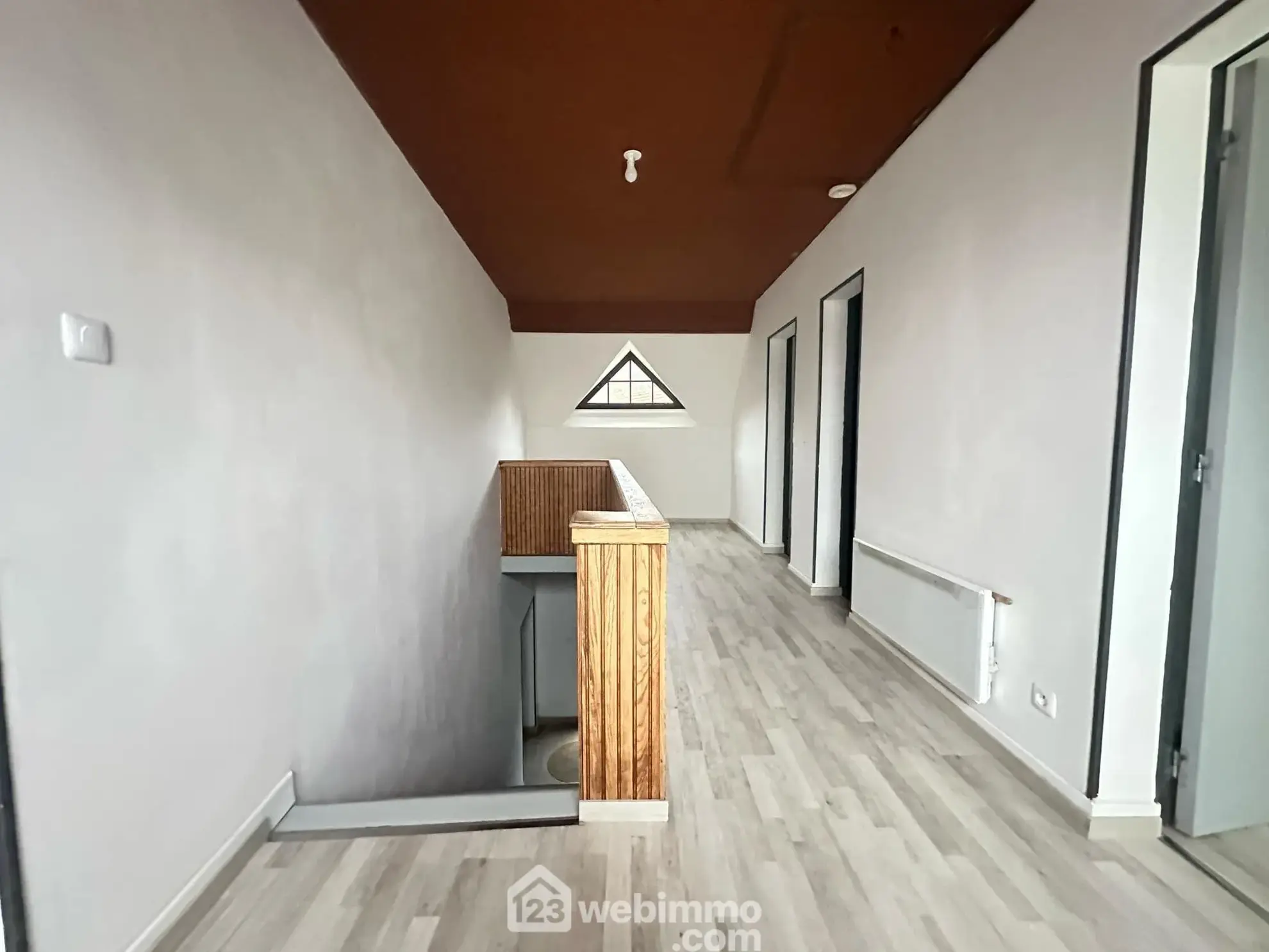 Maison de 187 m² à Bièvres avec 4 chambres, garage et cave - Confort et tranquillité 