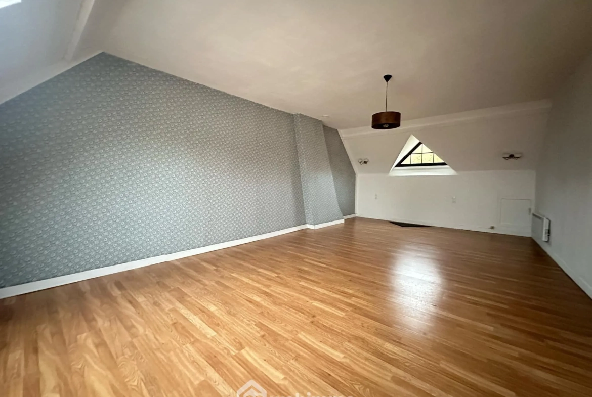Maison de 187 m² à Bièvres avec 4 chambres, garage et cave - Confort et tranquillité 