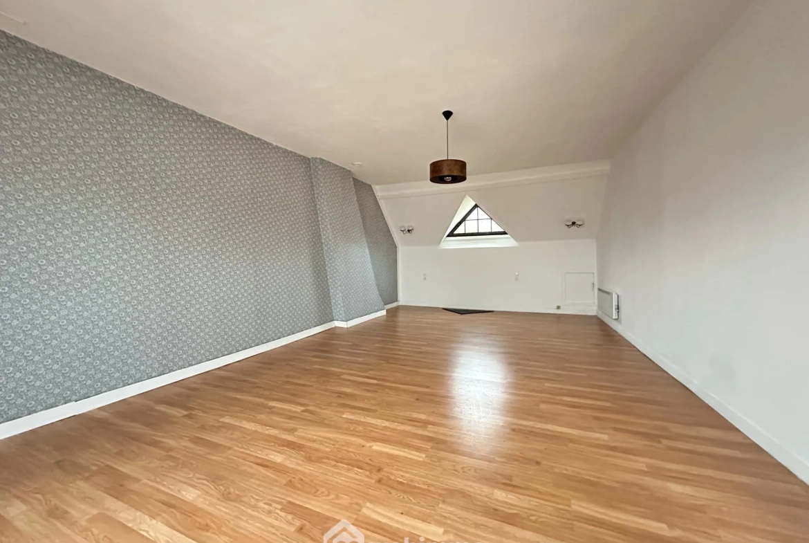 Maison de 187 m² à Bièvres avec 4 chambres, garage et cave - Confort et tranquillité 