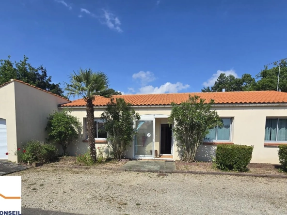Maison de plain-pied à vendre aux Lucs-sur-Boulogne, 2 chambres, garage et jardin