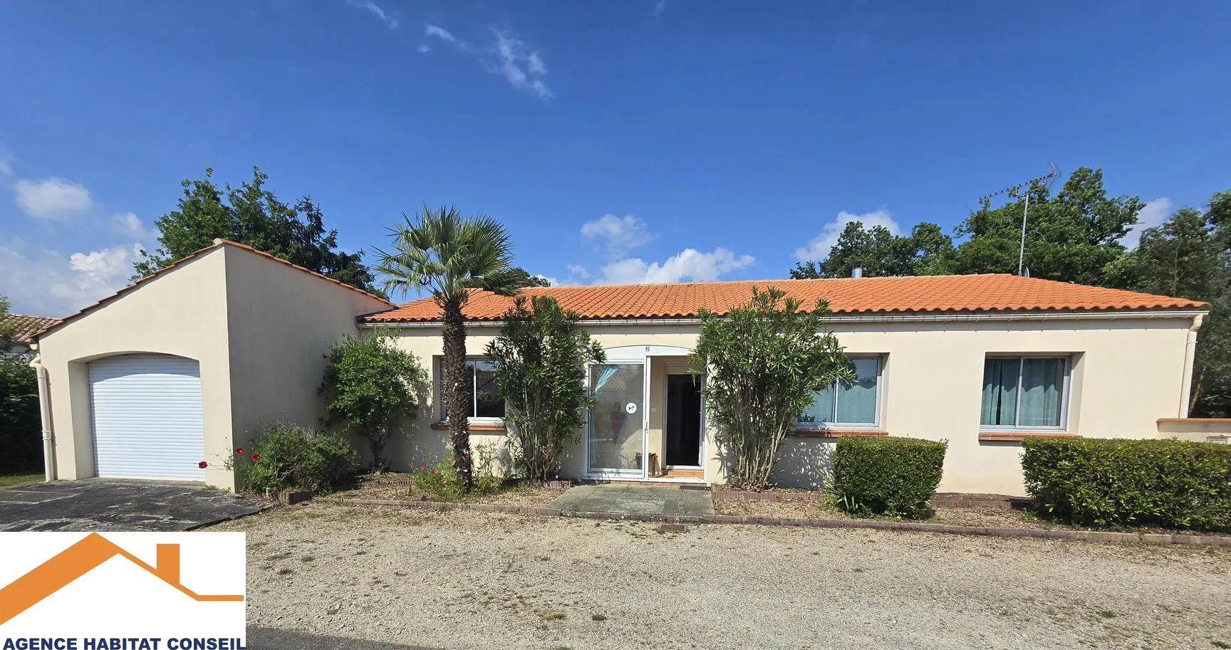 Maison de plain-pied à vendre aux Lucs-sur-Boulogne, 2 chambres, garage et jardin 