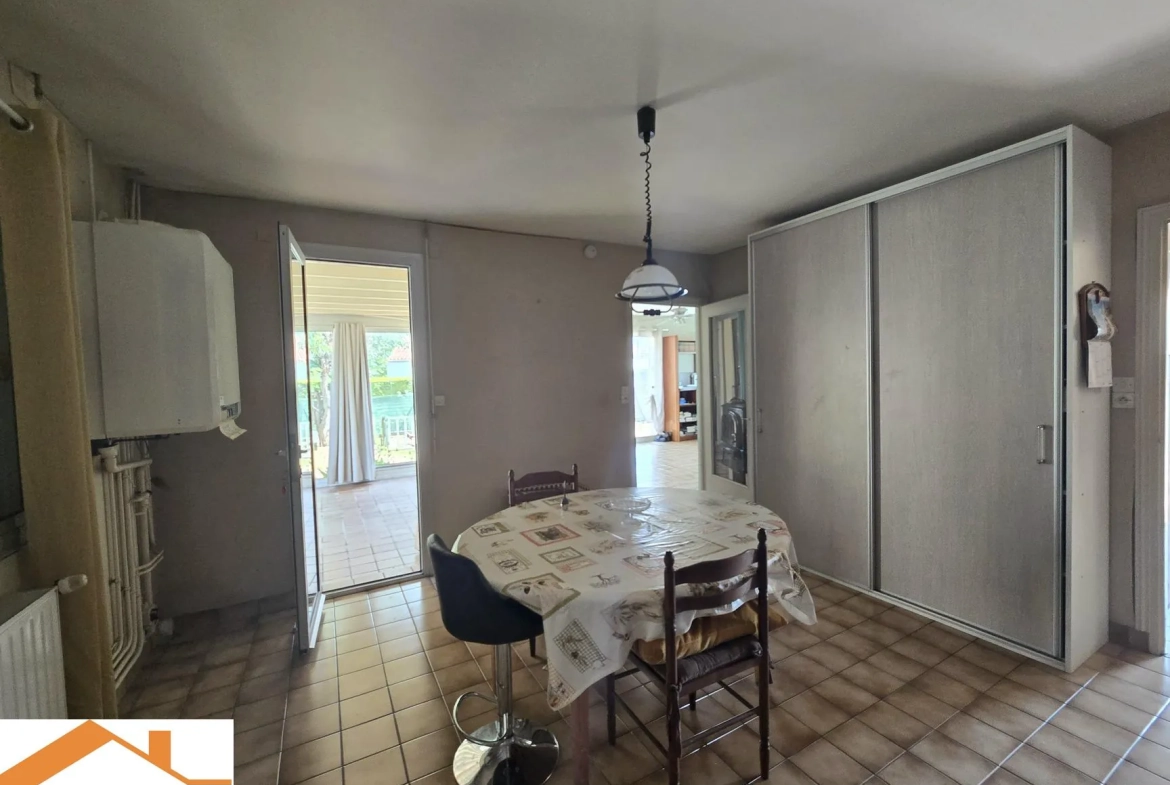 Maison de plain-pied à vendre aux Lucs-sur-Boulogne, 2 chambres, garage et jardin 
