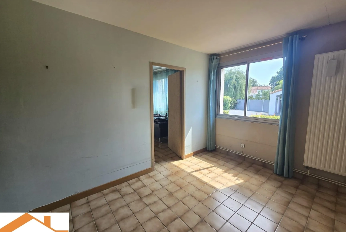 Maison de plain-pied à vendre aux Lucs-sur-Boulogne, 2 chambres, garage et jardin 