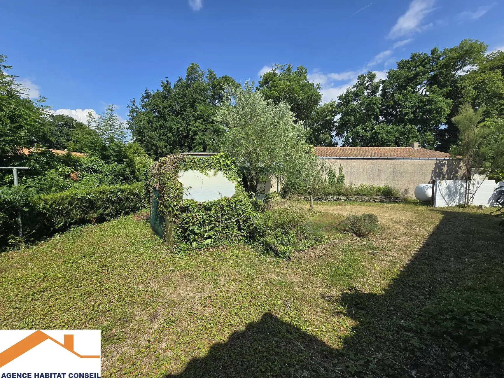Maison de plain-pied à vendre aux Lucs-sur-Boulogne, 2 chambres, garage et jardin 
