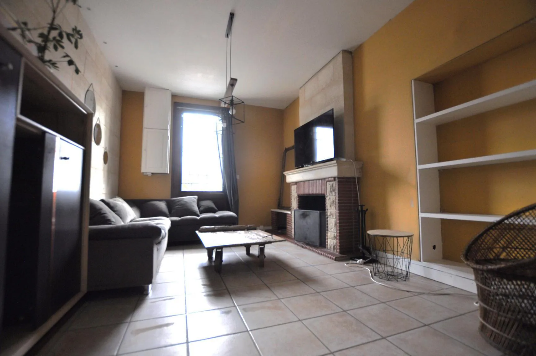 Maison de ville en pierre à Targon proche du centre avec cour et 2 chambres 