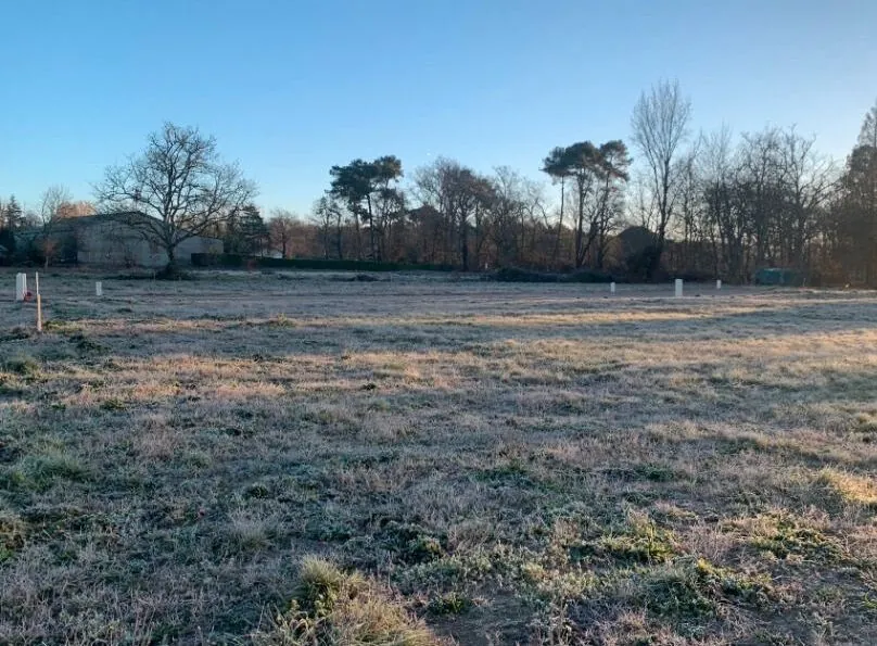Terrain constructible à Houeillès de 703 m² dans un cadre paisible 