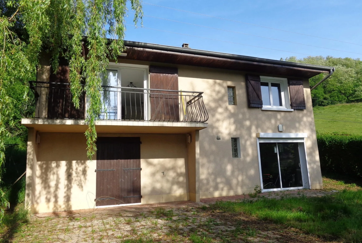 Belle villa familiale à Chambost-Allières avec jardin et grand espace extérieur 