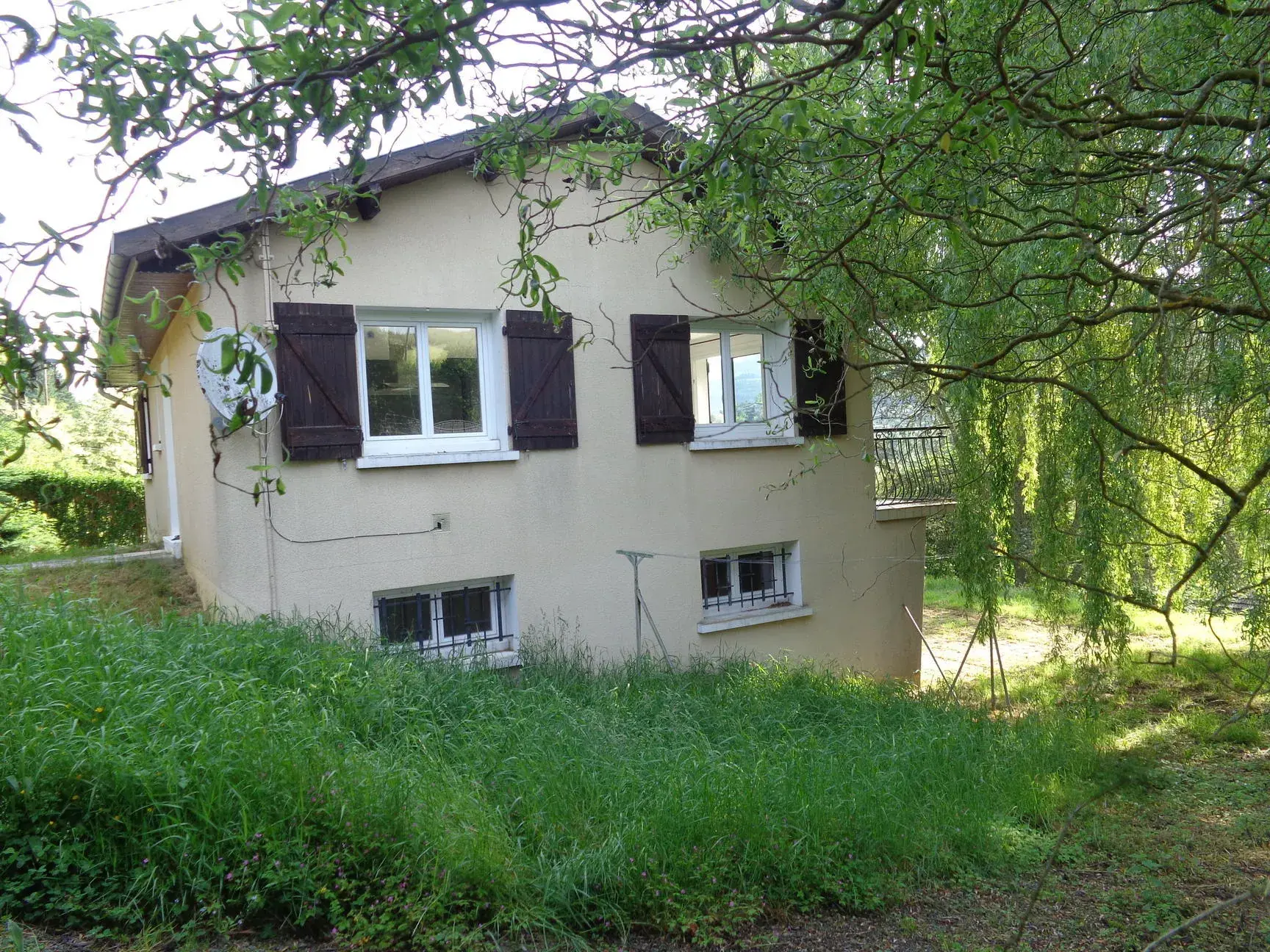 Belle villa familiale à Chambost-Allières avec jardin et grand espace extérieur 