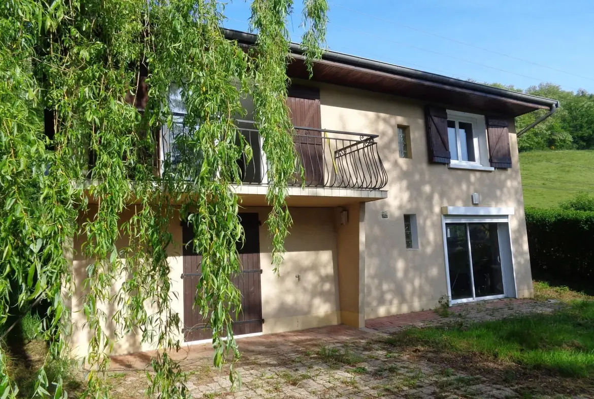 Belle villa familiale à Chambost-Allières avec jardin et grand espace extérieur 