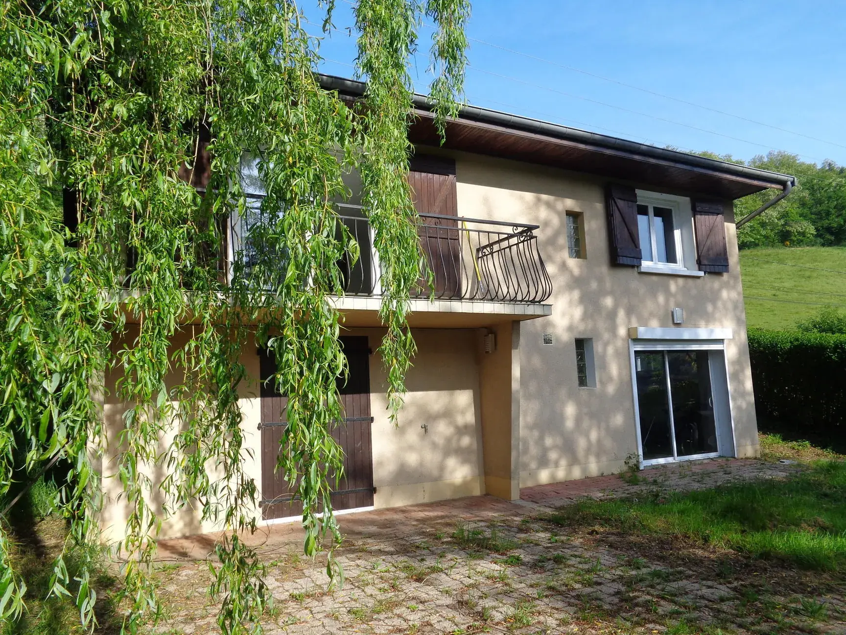 Belle villa familiale à Chambost-Allières avec jardin et grand espace extérieur 
