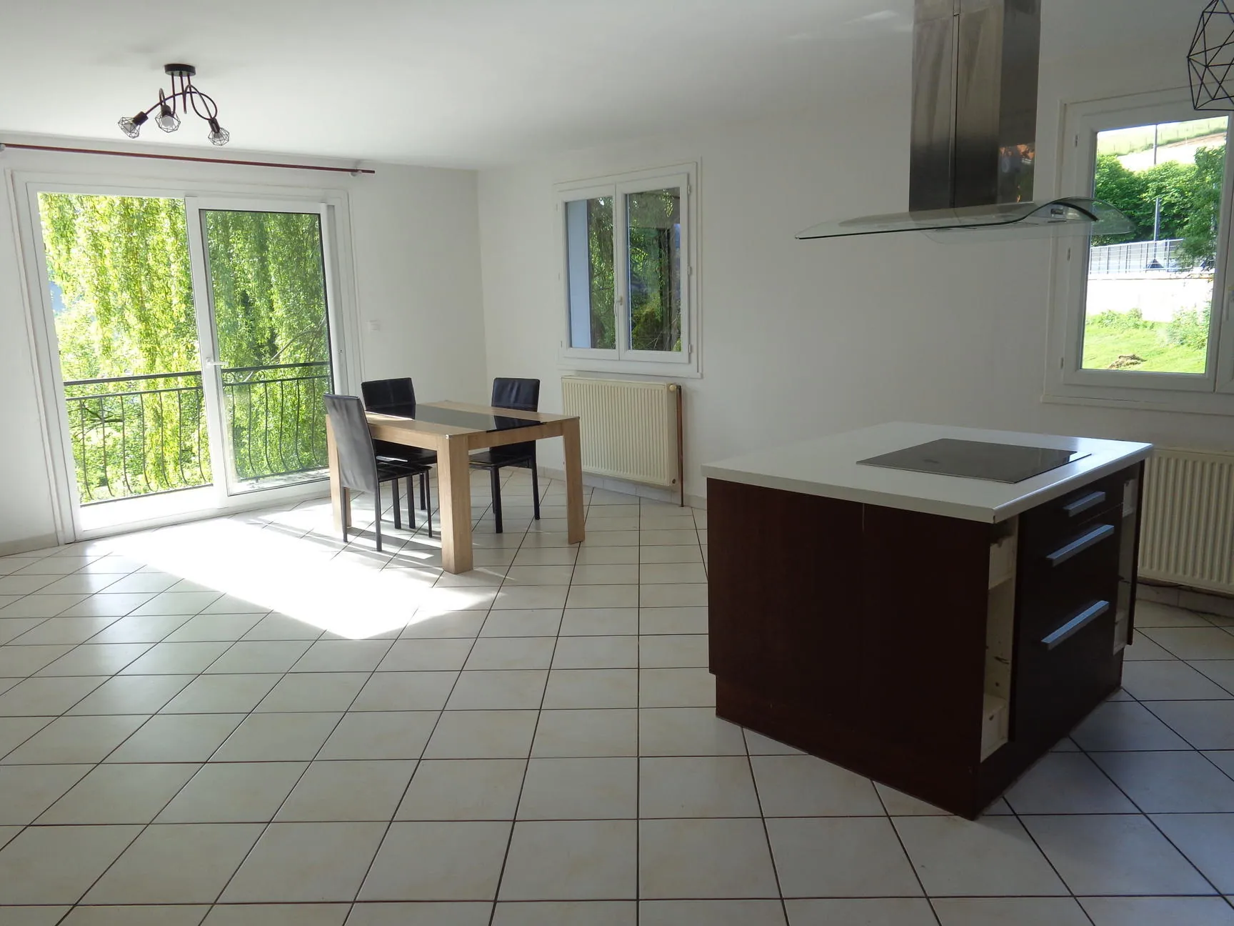 Belle villa familiale à Chambost-Allières avec jardin et grand espace extérieur 