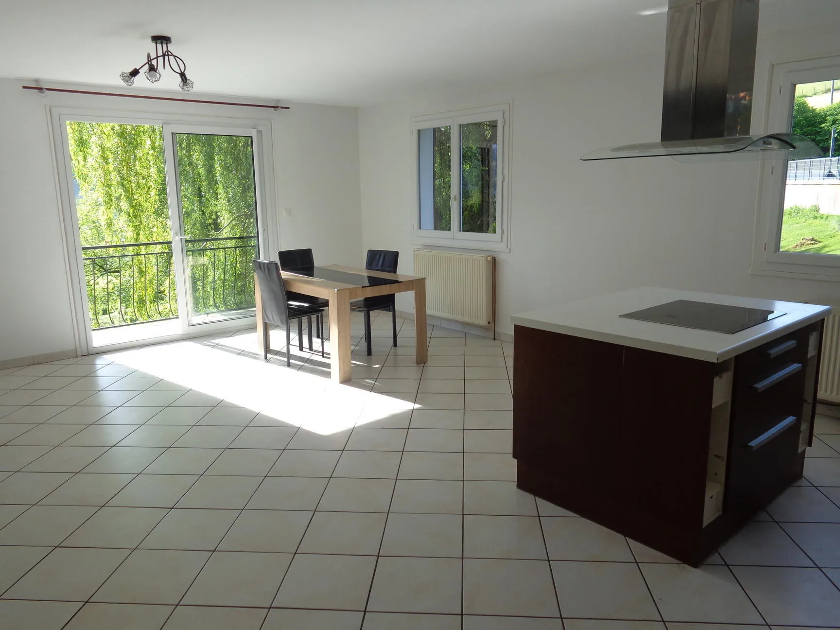 Belle villa familiale à Chambost-Allières avec jardin et grand espace extérieur 