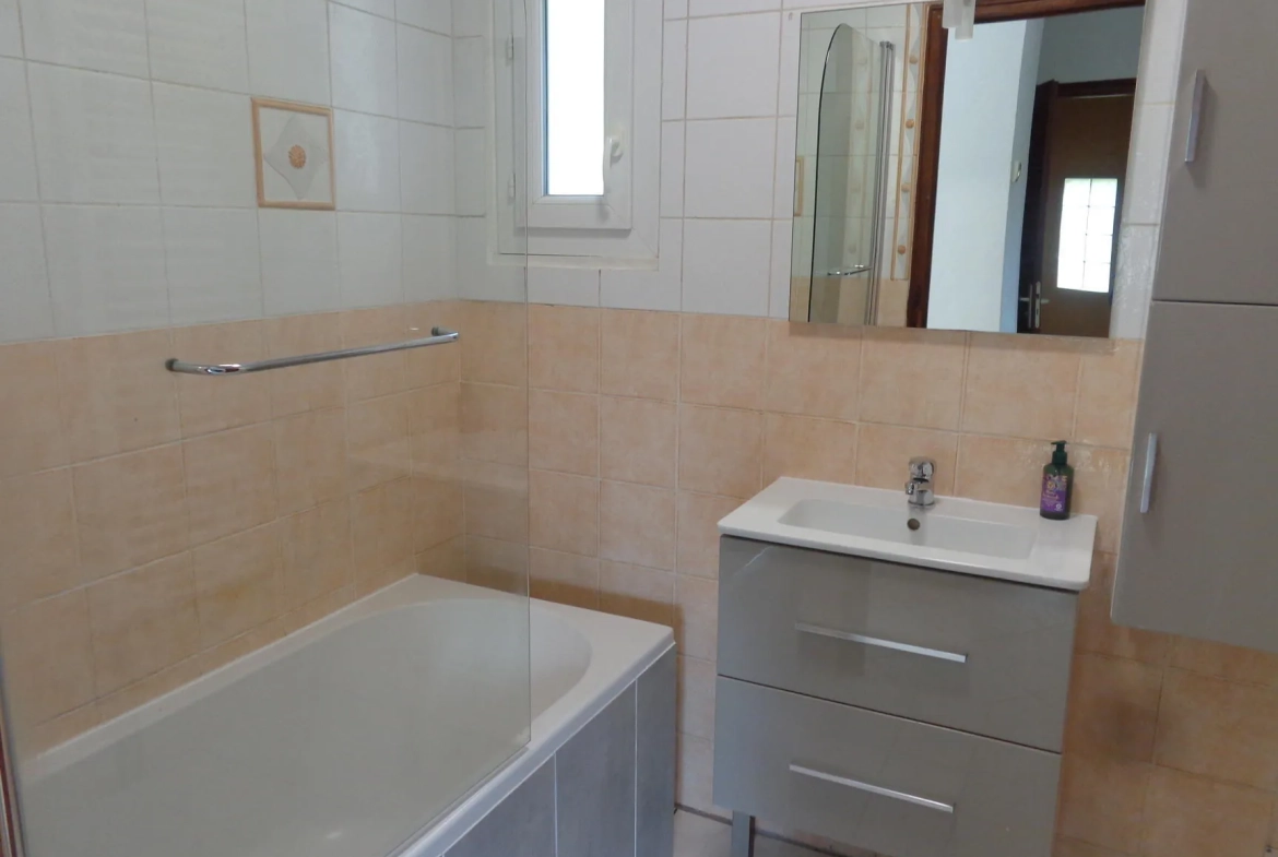 Belle villa familiale à Chambost-Allières avec jardin et grand espace extérieur 