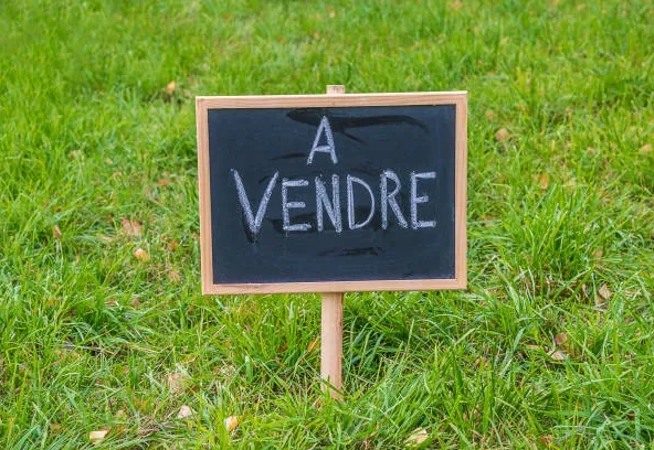 Terrain constructible de 826 m² à Castets - Projet personnalisé et emplacement idéal