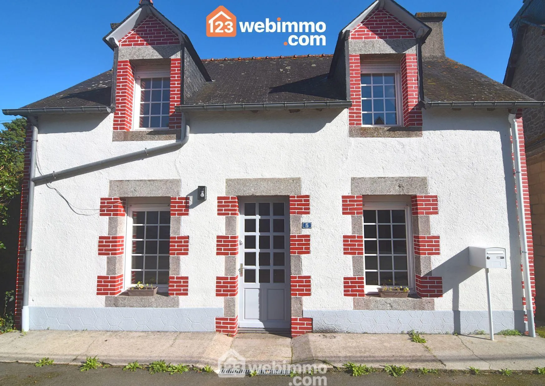 Maison de caractère de 73 m² à Plounévez-Quintin avec dépendance et jardin 