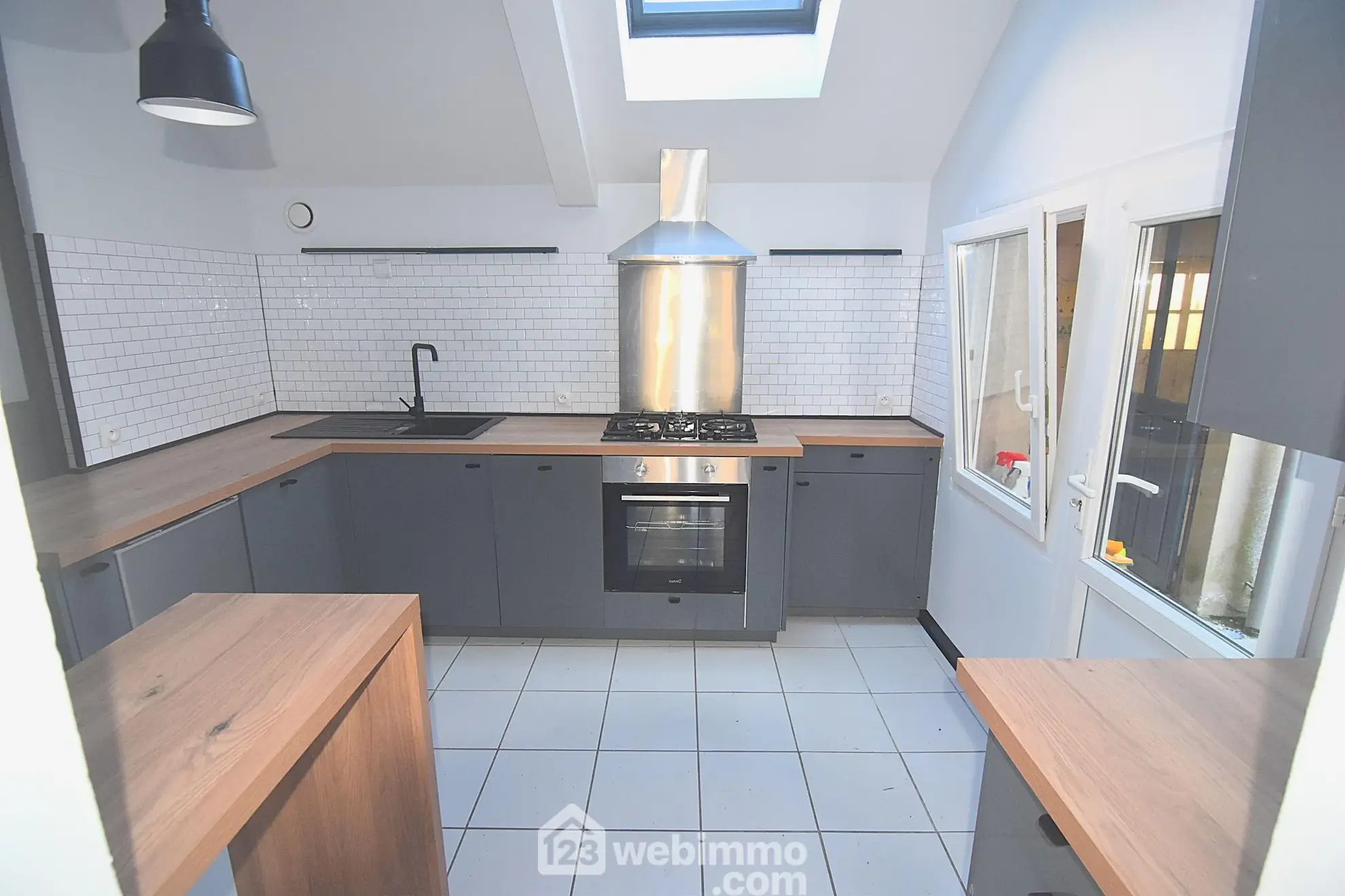 Maison de caractère de 73 m² à Plounévez-Quintin avec dépendance et jardin 
