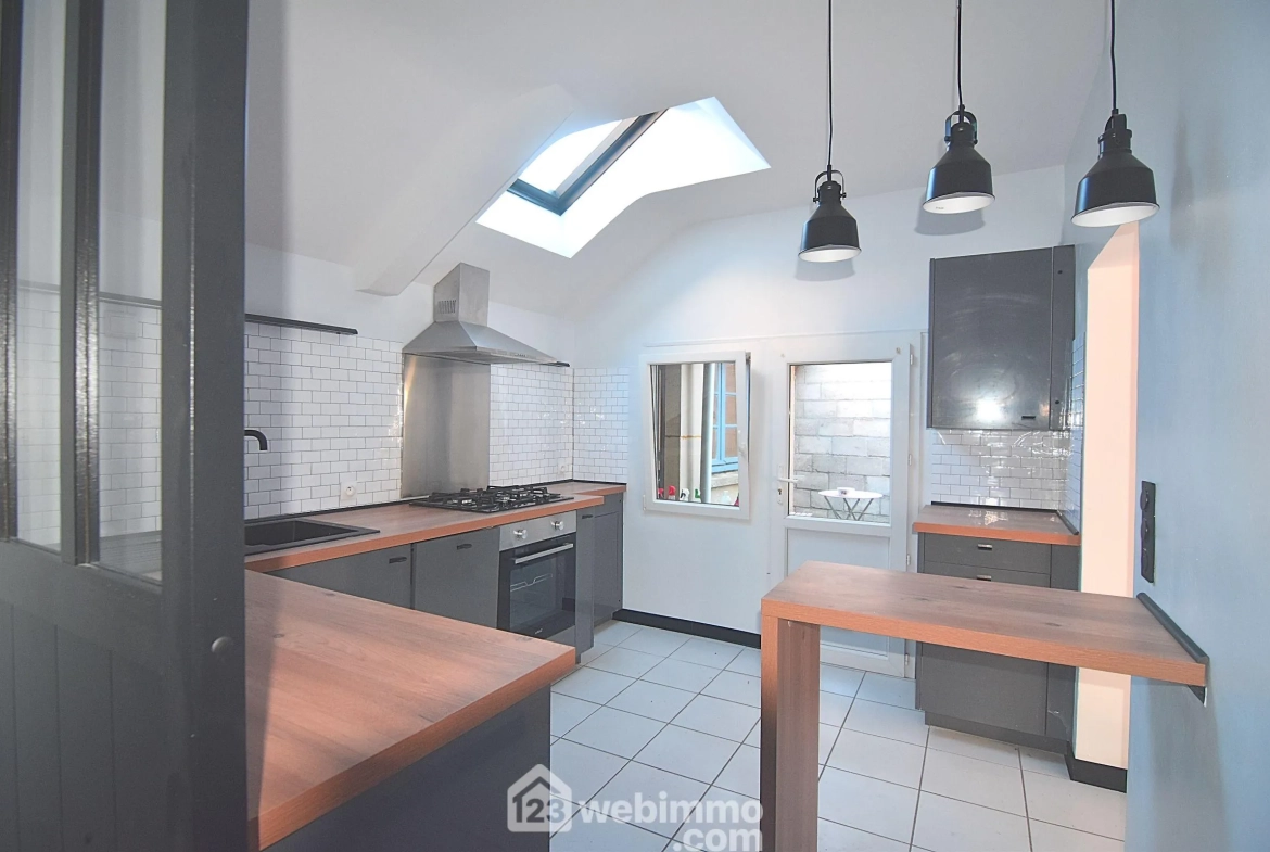 Maison de caractère de 73 m² à Plounévez-Quintin avec dépendance et jardin 