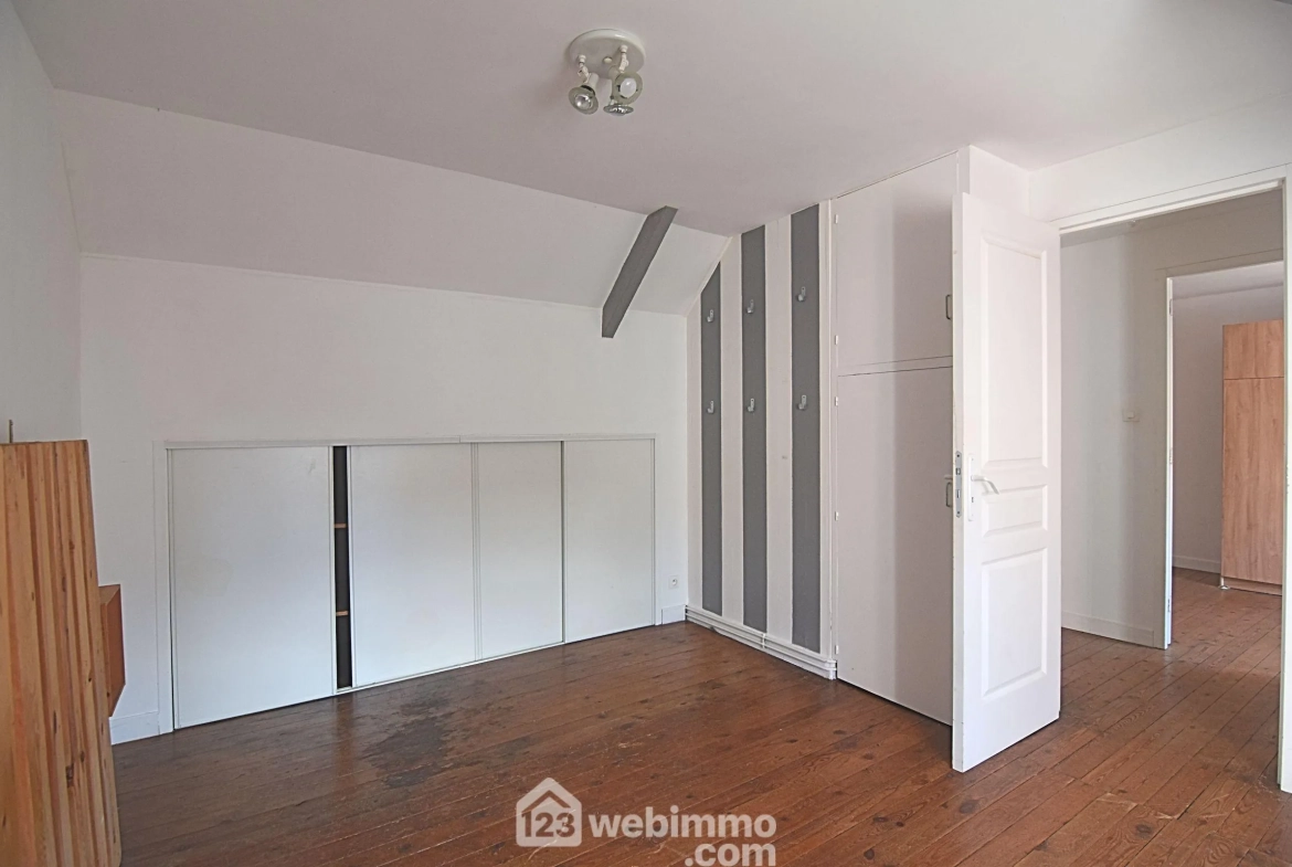 Maison de caractère de 73 m² à Plounévez-Quintin avec dépendance et jardin 