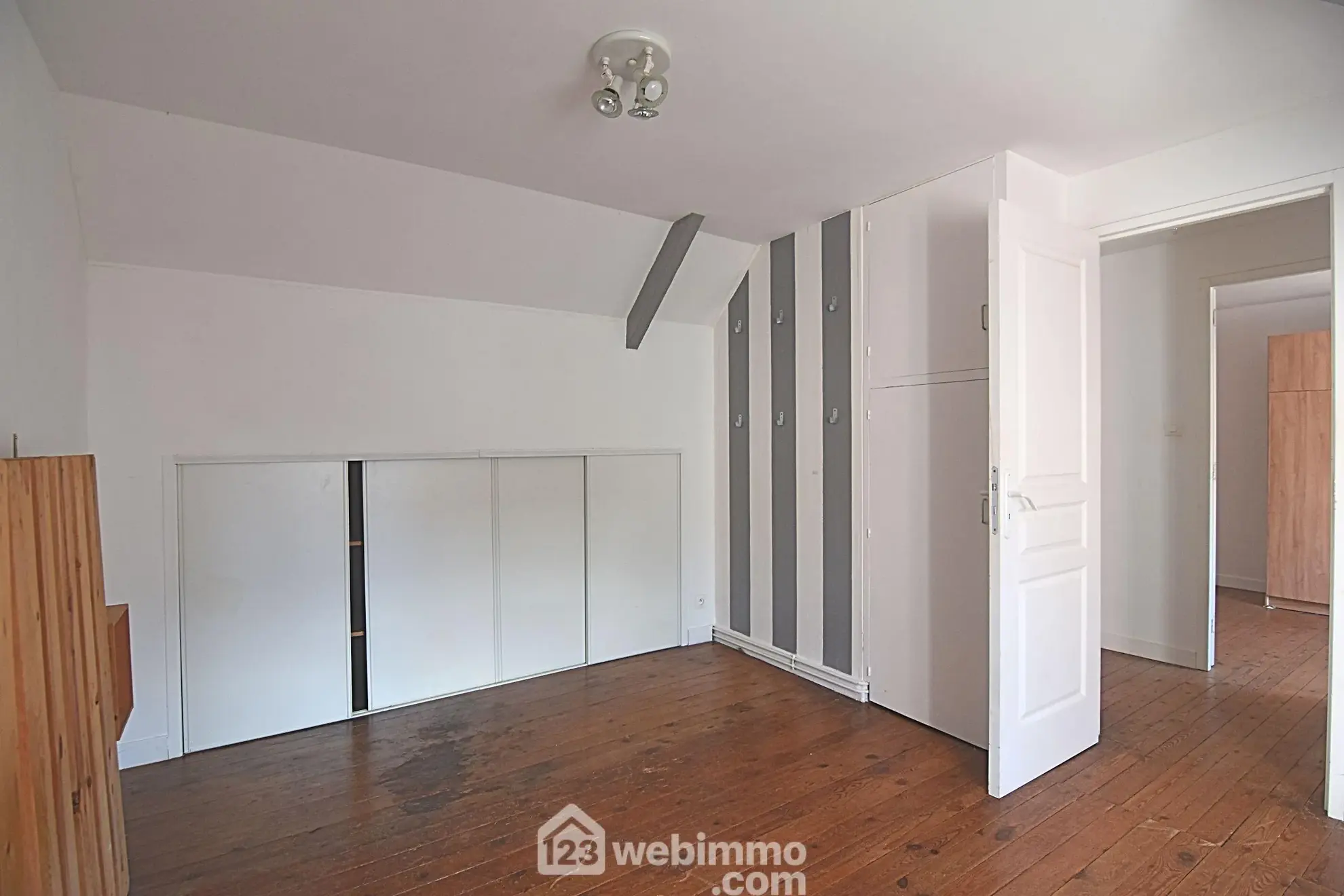 Maison de caractère de 73 m² à Plounévez-Quintin avec dépendance et jardin 