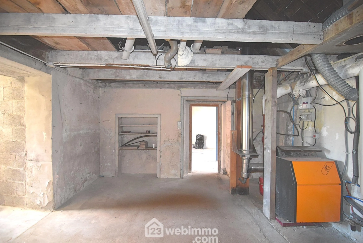 Maison de caractère de 73 m² à Plounévez-Quintin avec dépendance et jardin 
