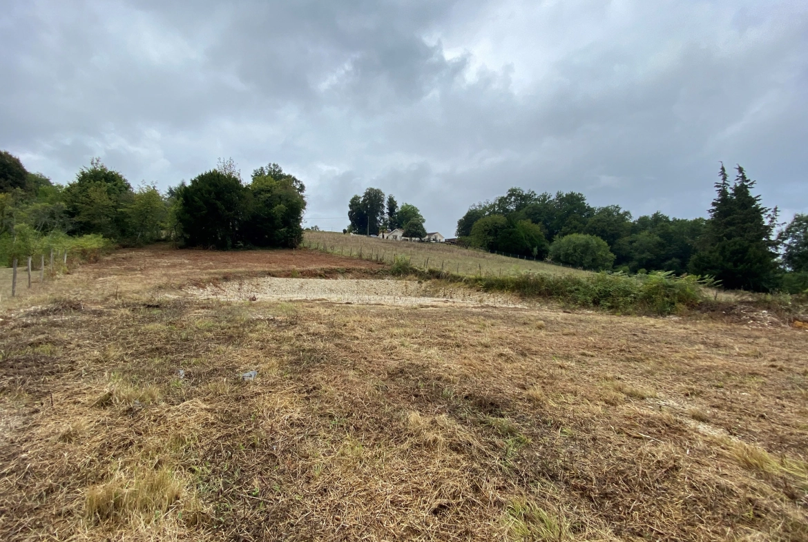 Maison neuve 100 m² avec 3 chambres sur terrain de 3400 m² près de Périgueux 