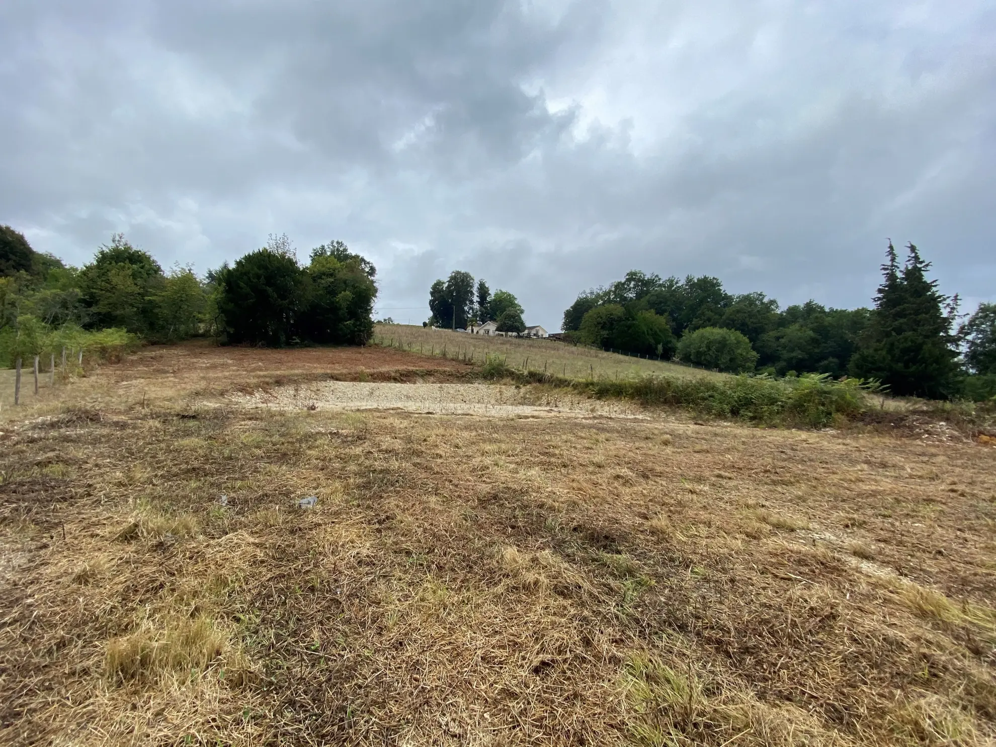 Maison neuve 100 m² avec 3 chambres sur terrain de 3400 m² près de Périgueux 