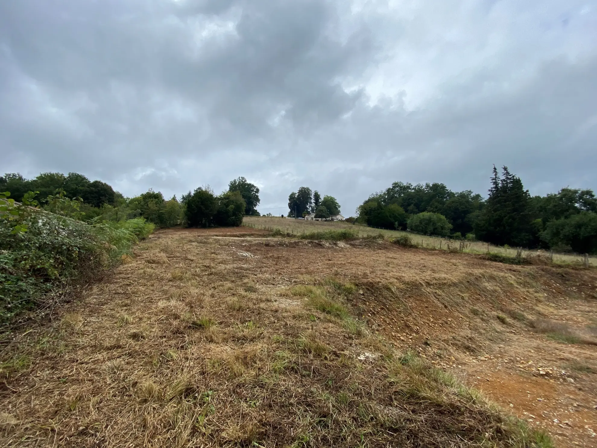 Maison neuve 100 m² avec 3 chambres sur terrain de 3400 m² près de Périgueux 