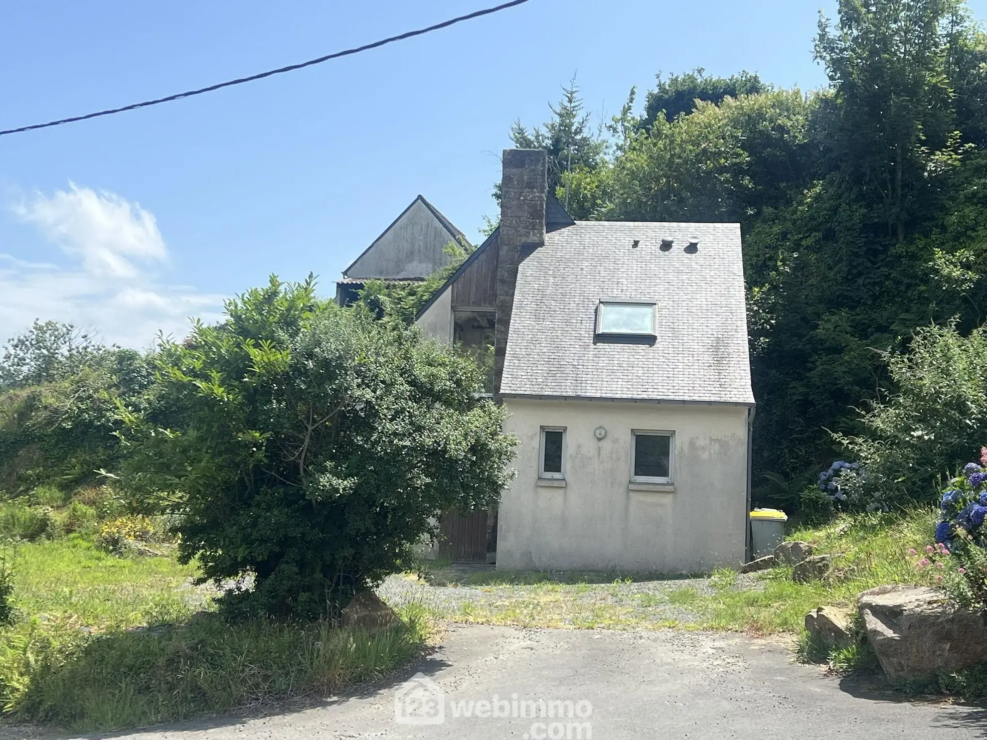 Maison à rénover de 59 m² avec vue mer et jardin à Perros-Guirec 