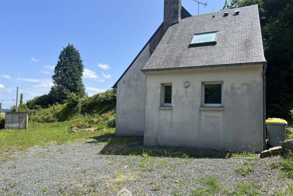 Maison à rénover de 59 m² avec vue mer et jardin à Perros-Guirec 