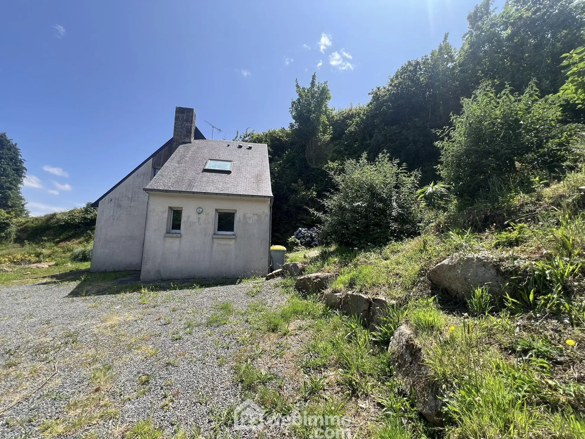 Maison à rénover de 59 m² avec vue mer et jardin à Perros-Guirec 