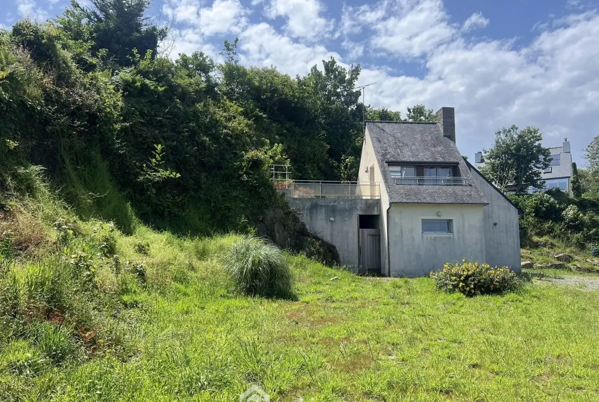 Maison à rénover de 59 m² avec vue mer et jardin à Perros-Guirec 