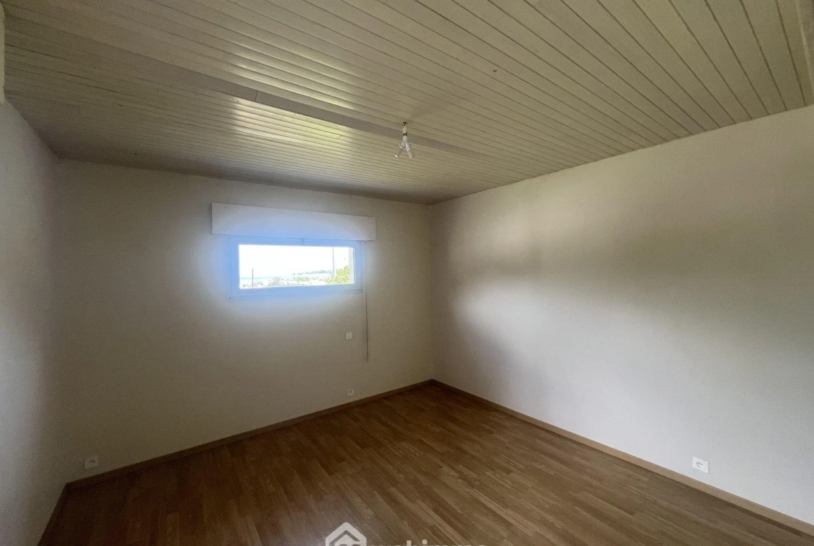 Maison à rénover de 59 m² avec vue mer et jardin à Perros-Guirec 