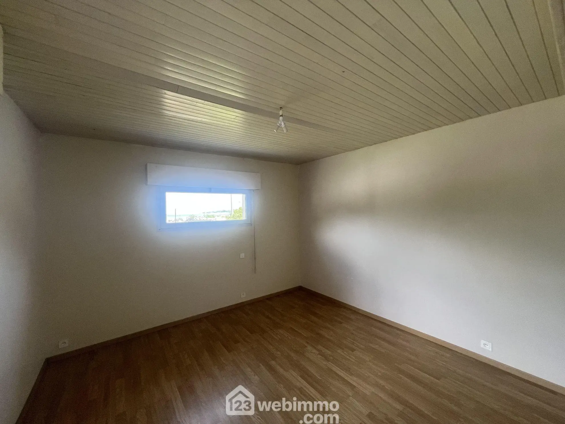Maison à rénover de 59 m² avec vue mer et jardin à Perros-Guirec 