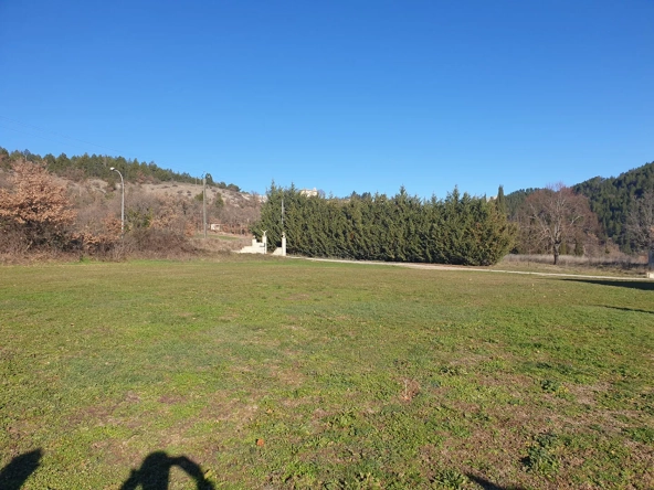Terrain à bâtir de 1148 m² à Saleon, calme et proche des commodités
