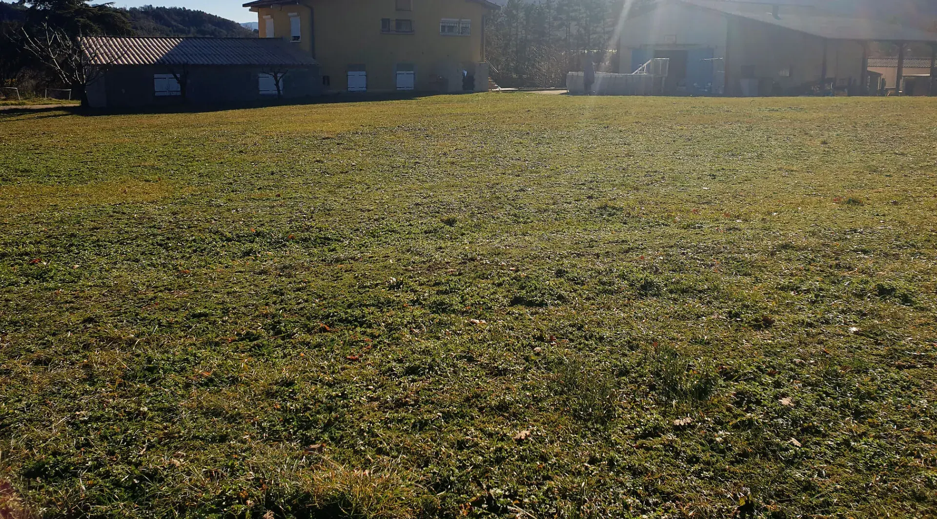 Terrain à bâtir de 1148 m² à Saleon, calme et proche des commodités 