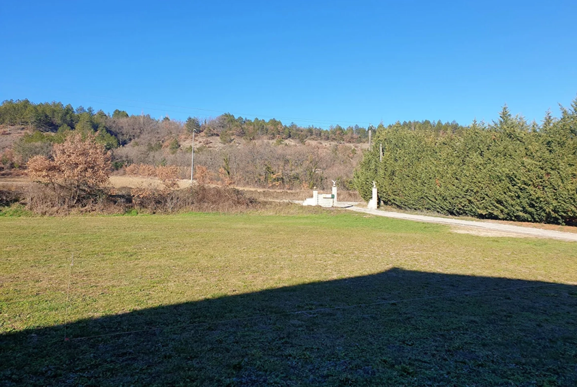 Terrain à bâtir de 1148 m² à Saleon, calme et proche des commodités 