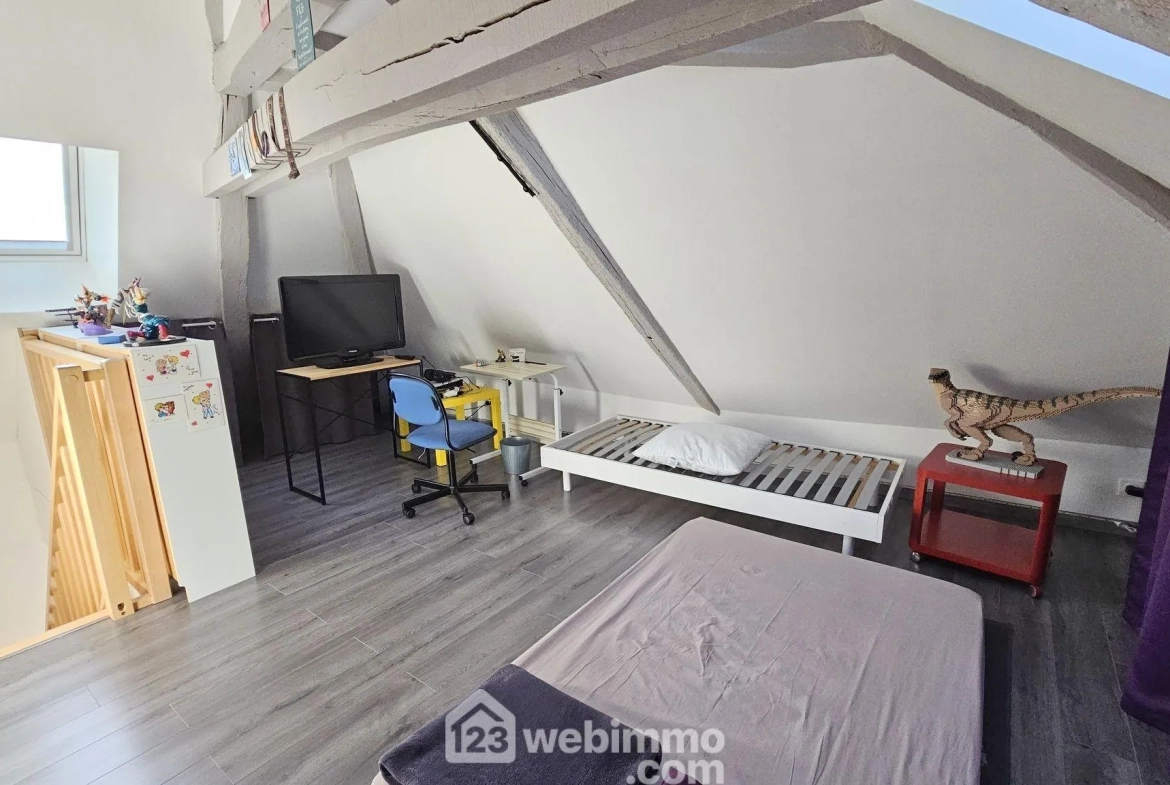 A vendre duplex de 69 m² à Puiseaux, lumineux et à aménager selon vos envies 