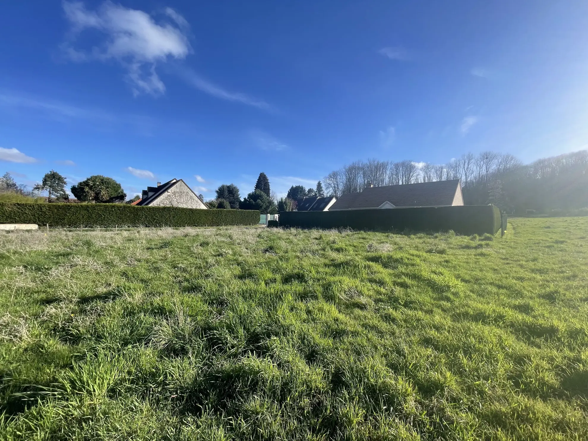 Terrain de 390 m² à Montfort l'Amaury - Viabilisé et prêt à construire 