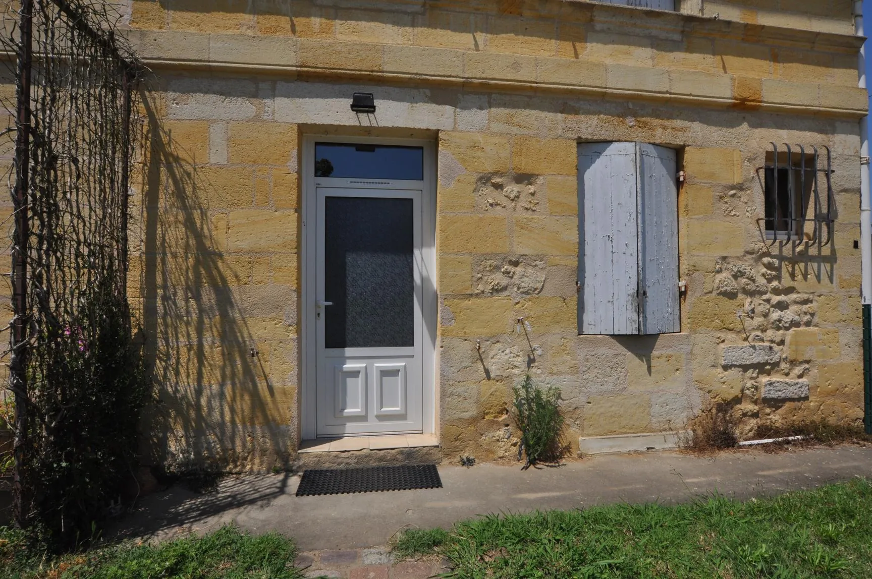 Maison de plain-pied à Tabanac avec jardin et garage 