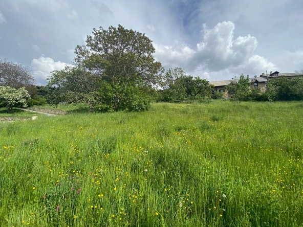 Terrain constructible à Risoul avec vue sur les montagnes