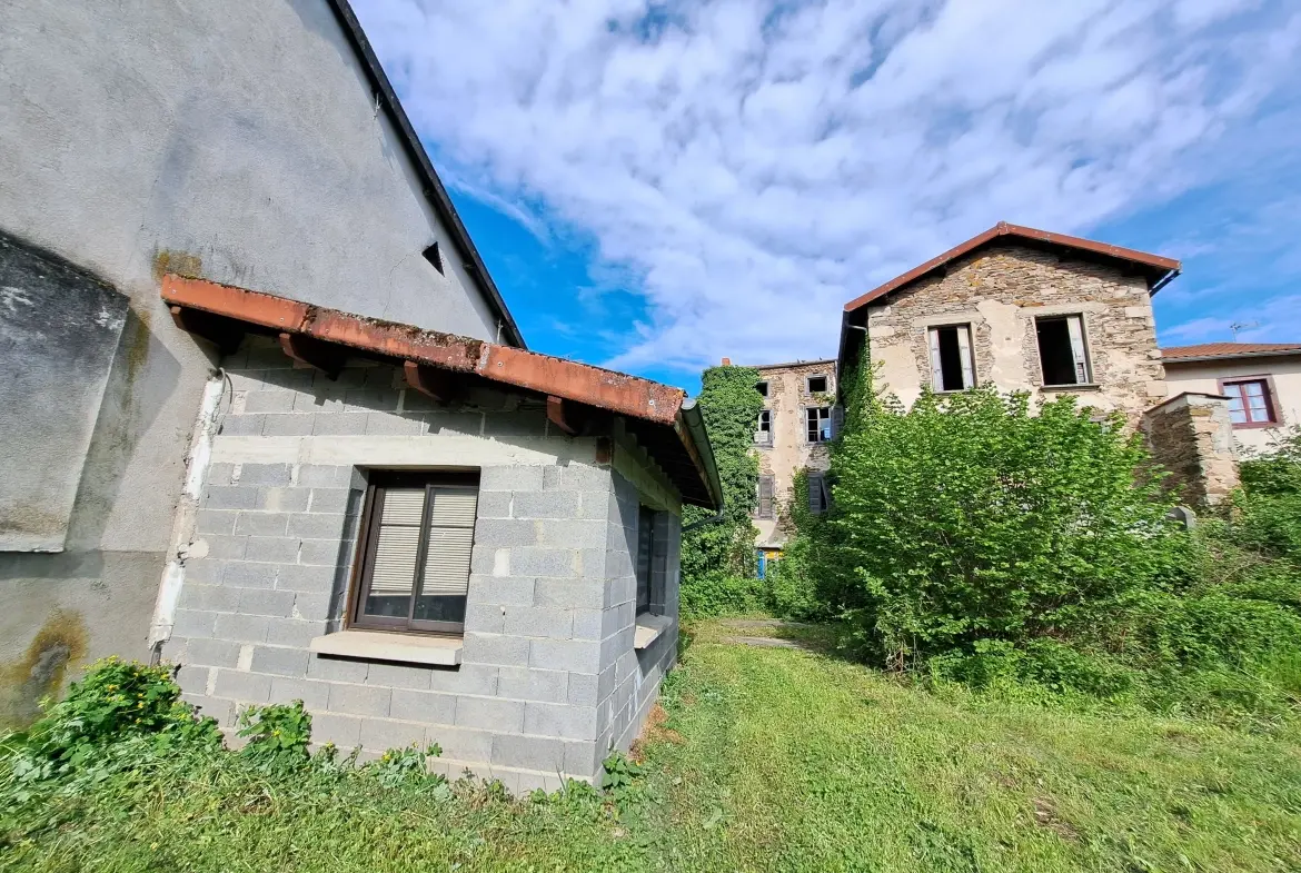 Investissez dans un ensemble immobilier à Arlanc avec entrepôt et maison à rénover 