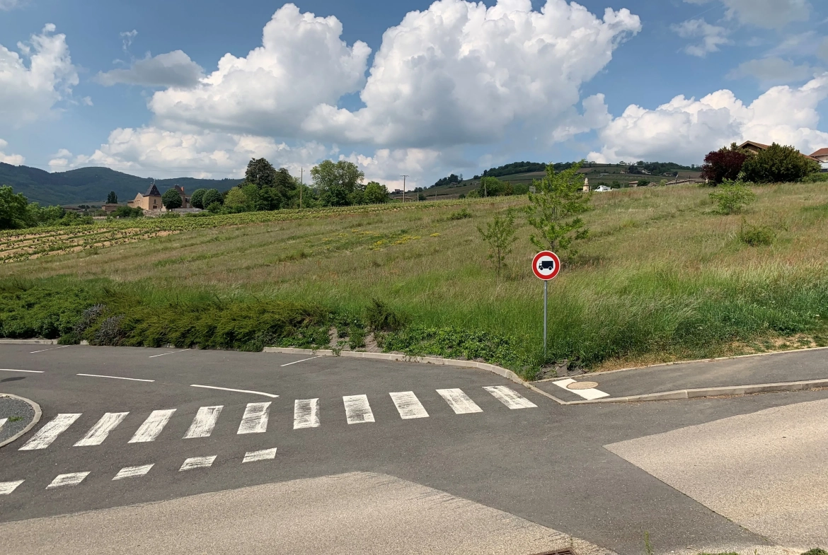 Maison T4 à Juliénas proche du centre avec garage et terrain de 305 m² 