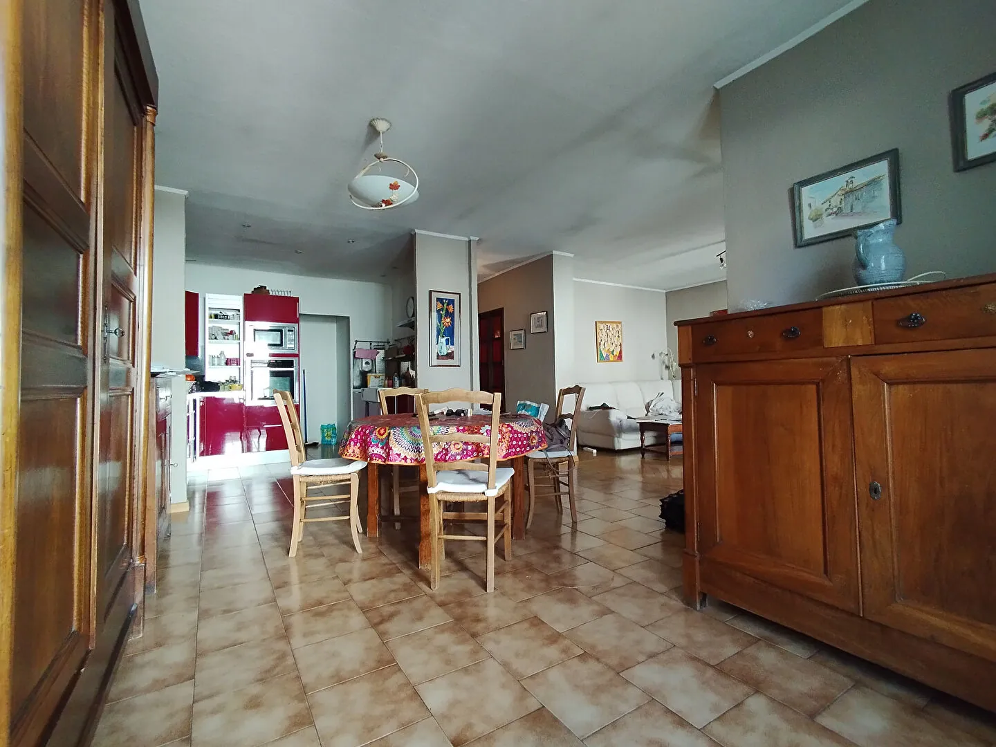 Immeuble avec potentiel locatif et terrasse à Laragne Monteglin 