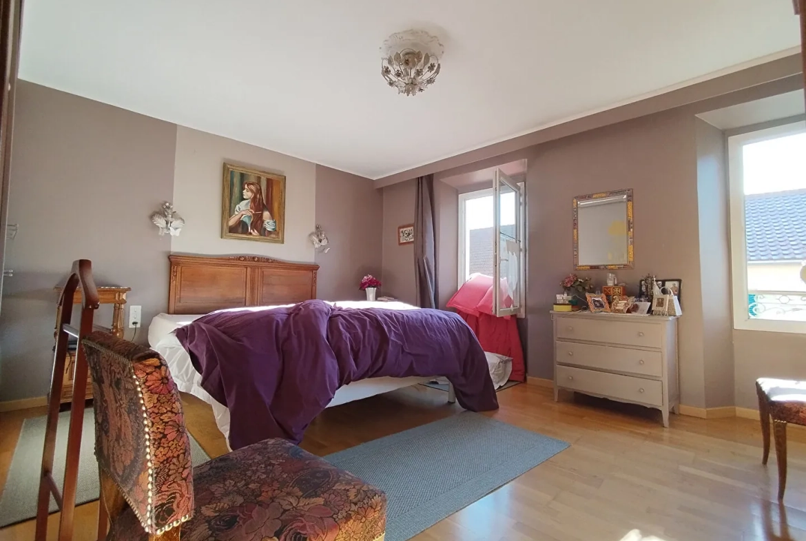 Immeuble avec potentiel locatif et terrasse à Laragne Monteglin 